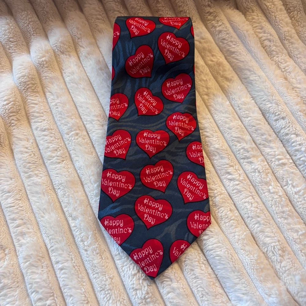 Valentine's Day Men’s Neck Tie with Heart Pattern. Feb. 14th. Like Brand New.